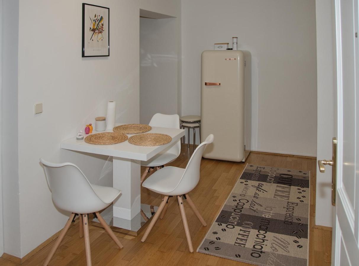 Blue Lotus Apartment Vienna Exterior photo